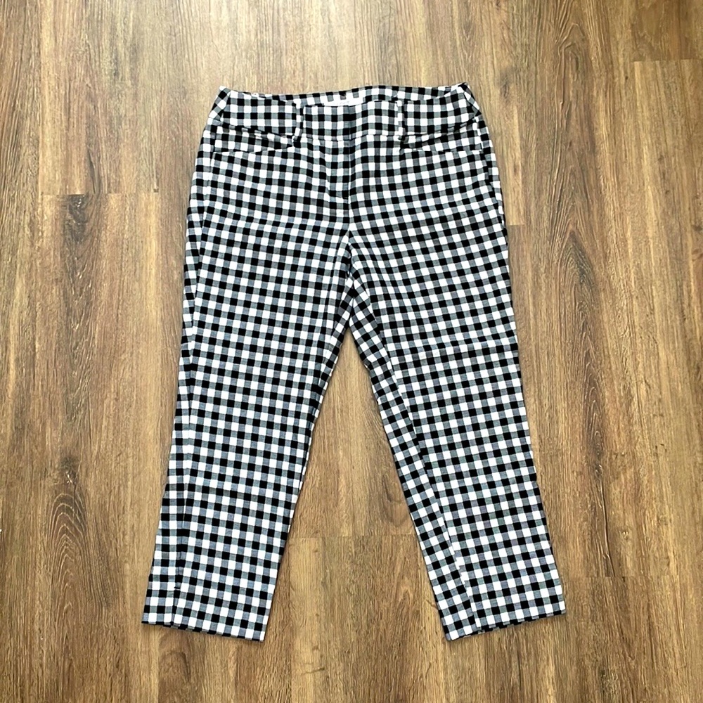 LOFT Capris, Size: 4P, Color: Black and White